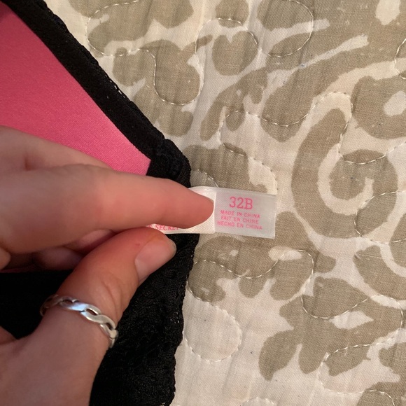 PINK Victoria’s Secret black lace push up bra - Picture 4 of 4